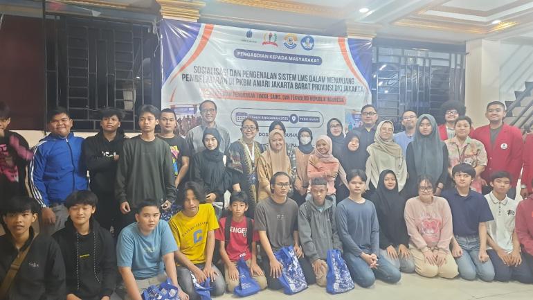 Tim PkM Mercu Buana Memperkenalkan Sistem LMS di PKBM Amari, Jakbar