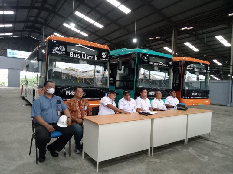 Transjakarta Targetkan Operasikan Bus Listrik Hingga Akhir