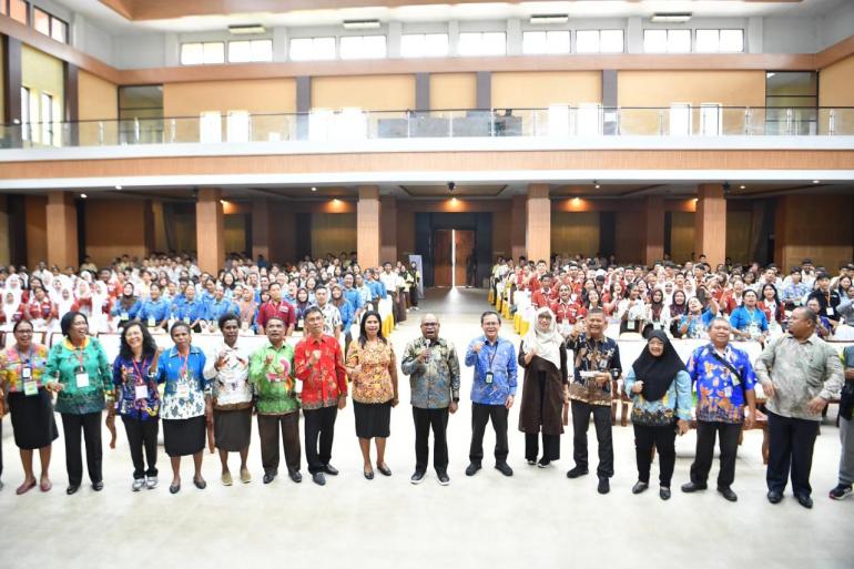 Sejalan dengan Visi Kami, Kembangkan SDM yang Berkualitas Sejalan dengan Visi Kami, Kembangkan SDM yang Berkualitas