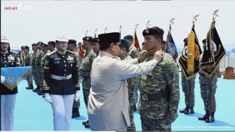 Prabowo Berikan Kenaikan Pangkat Khusus kepada 11 Purnawirawan TNI