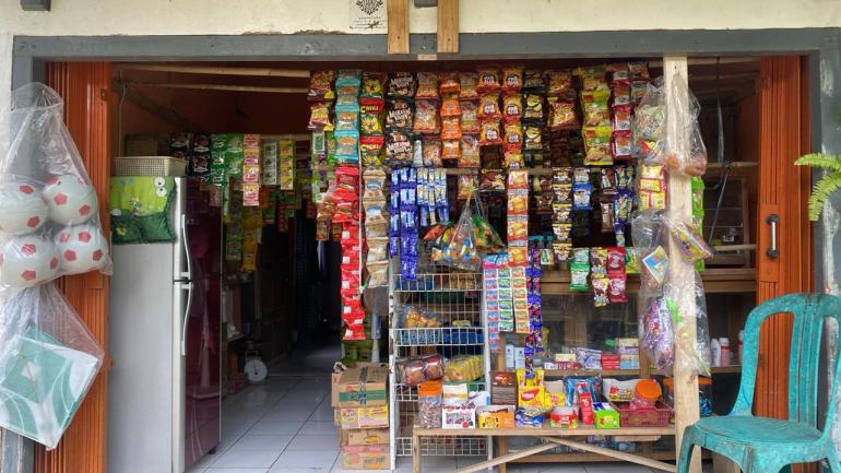 Warung Kecil dan KUR BRI Membantu Anak Bungsu Maslihah Menjadi Sarjana Warung Kecil dan KUR BRI Membantu Anak Bungsu Maslihah Menjadi Sarjana