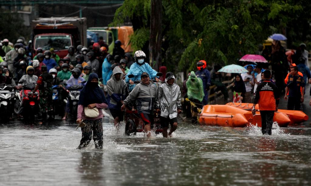 Akses Jalan Hasyim Ashari Terputus Akibat Banjir