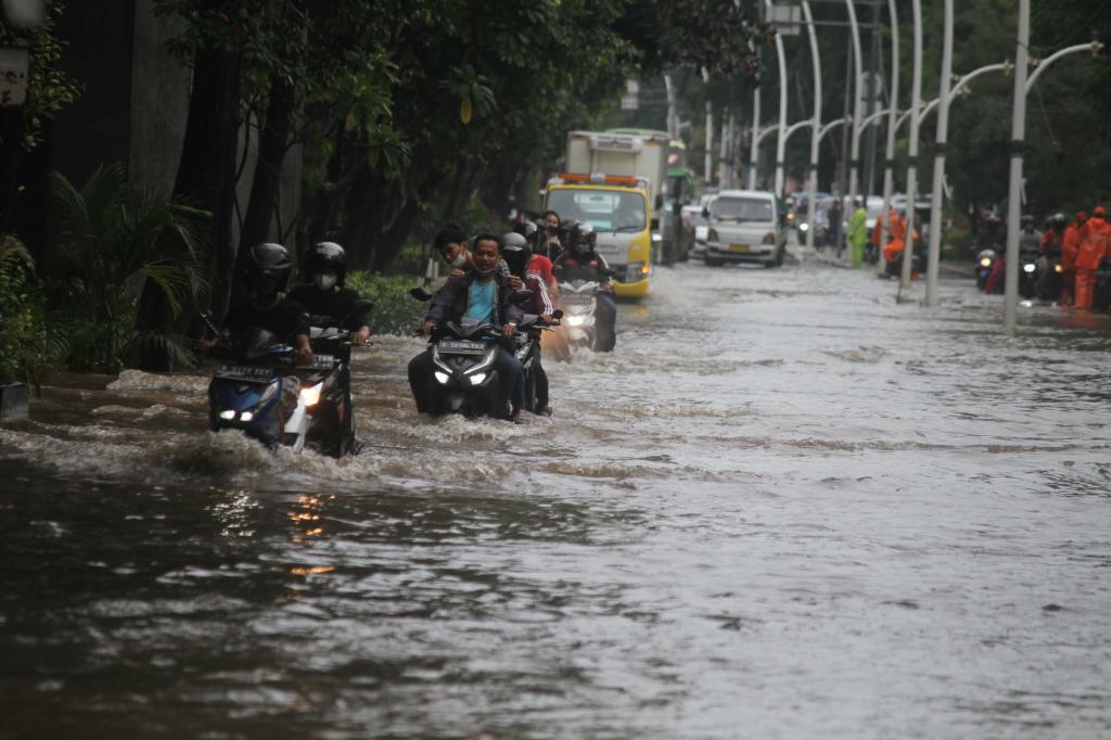 Banjir Di Ruas Jalan Ahmad Yani