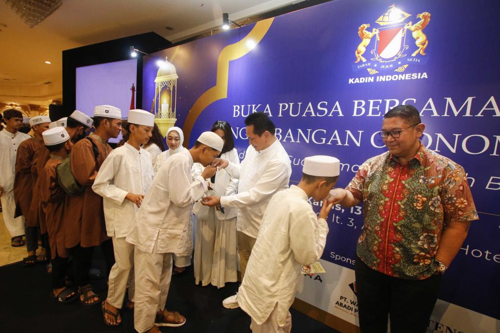 KADIN Bukber Dan Santunan Anak Yatim