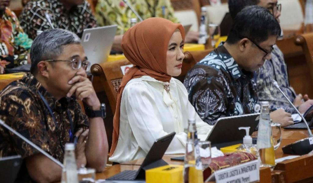 Dirut Pertamina RDP dengan DPR Bahas Harga BBM