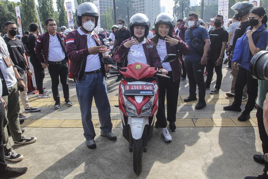 Puan Maharani Berikan Motor