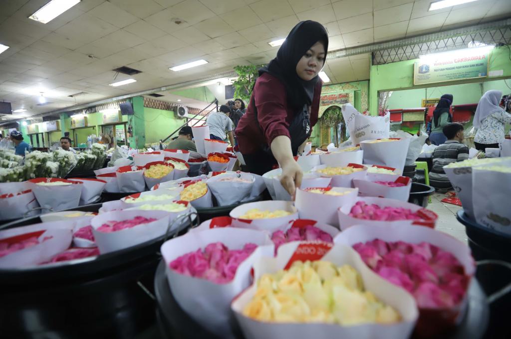 Jelang Valentine Bunga  Mawar  di Pasar Kembang Rawa  Belong  