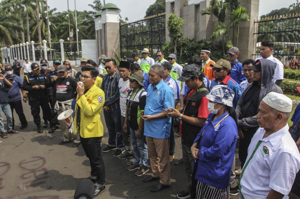 Mahasiswa Dan Buruh Tolak UU Cipta Kerja