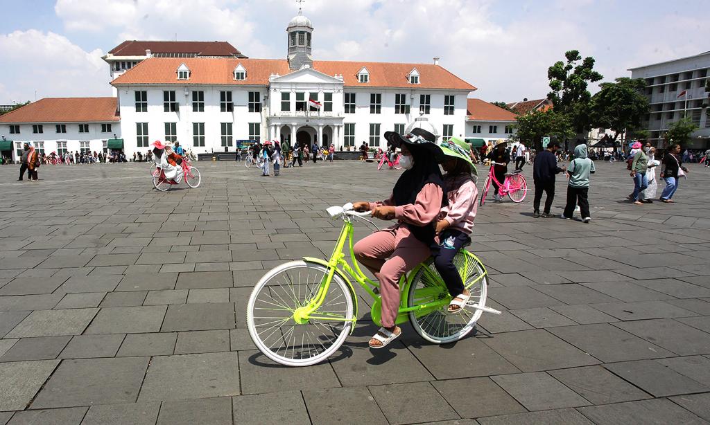 Menikmati Kota Tua Dengan Onthel