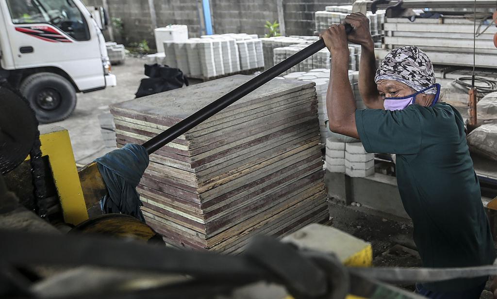 Pembuatan Paving Block Berbahan Sampah Plastik