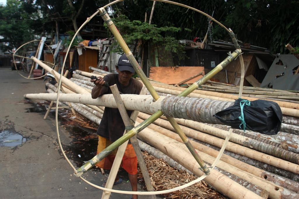 Penjual Pohon  Pinang  Banjir Orderan