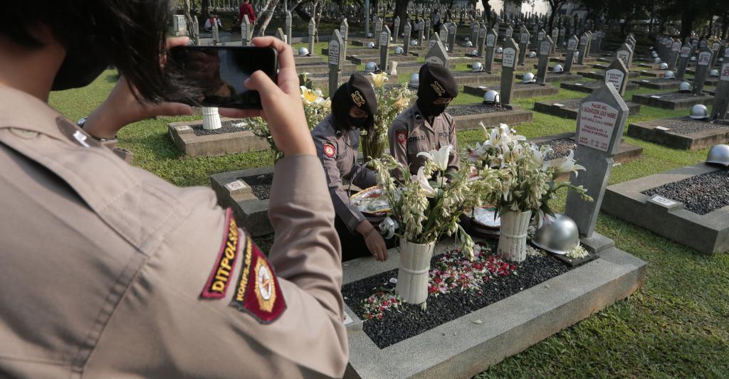 Polri Gelar Upacara Ziarah Makam Pahlawan