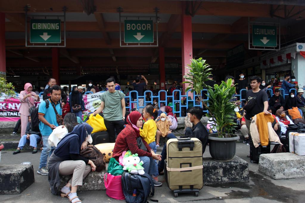 Puncak Arus Mudik Di Terminal Kampung Rambutan