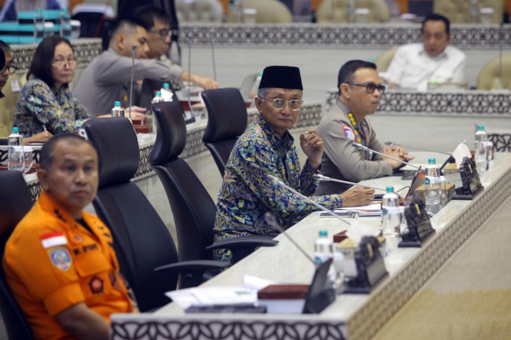 Raker Komisi V DPR Bahas Kecelakaan Kereta Bekasi Ditunda, Menhub Absen ...