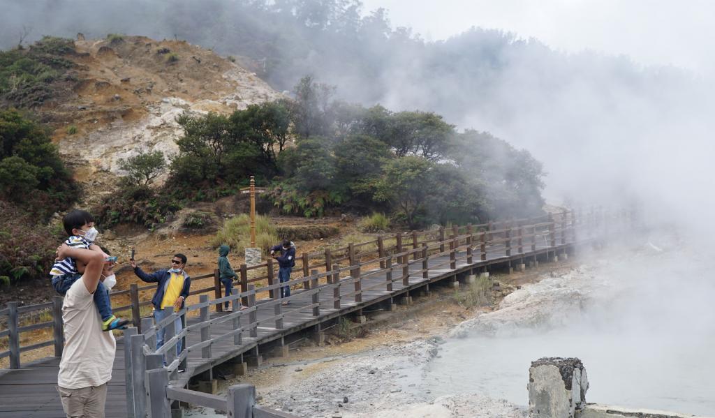 Wisata Kawah Sikidang Dieng