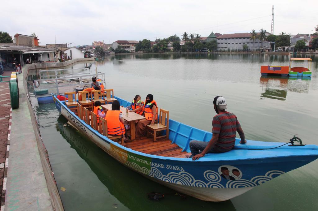 Wisata Perahu  Motor Situ Rawa Besar  Depok