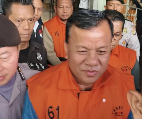 Ditahan KPK, Bupati Kuansing Suhardiman Amby Tersangka Kasus Suap Jabatan