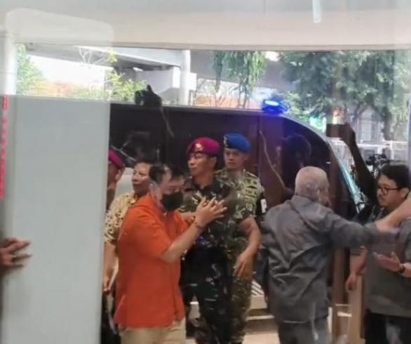Polri Serahkan Don Ritto dan Barbuk Rp 543 Miliar ke Kejagung