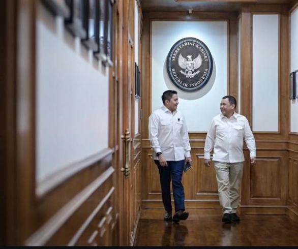 Seskab Teddy Bertemu Haji Isam, Ngomongin Apa?