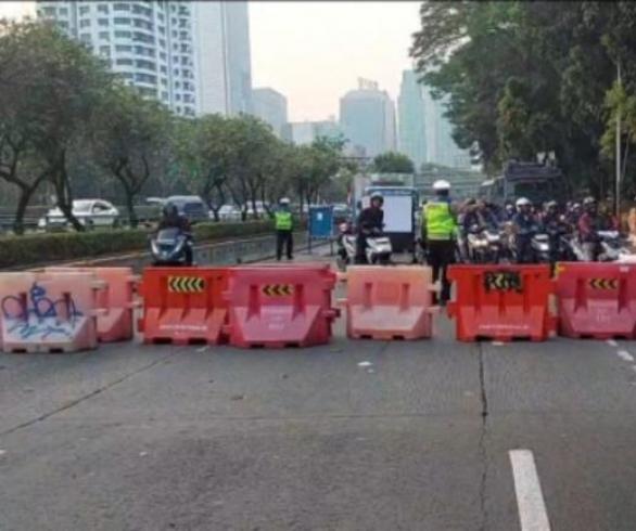Akses Menuju Gedung DPR Ditutup Sejak Subuh, Arus Lalu Lintas Dialihkan