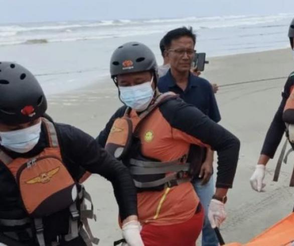 Basarnas Evakuasi Mayat Tanpa Identitas Di Perairan Mukomuko