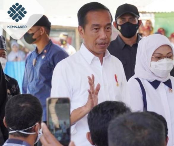 Sebar Bantuan Di Baubau Jokowi Senangkan Rakyat