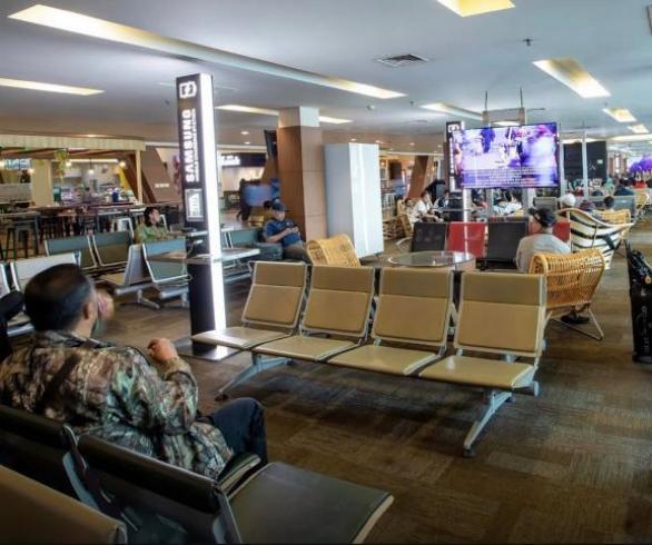 Abu Vulkanik Anak Krakatau Sampai Bandung, Bandara Husein Sastranegara Tutup
