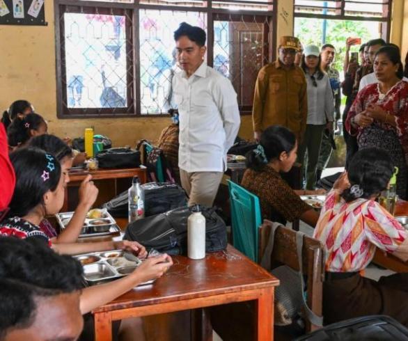 Tinjau MBG Di Ende, Wapres Minta Program Terus Dibenahi & Prioritaskan Daerah 3T