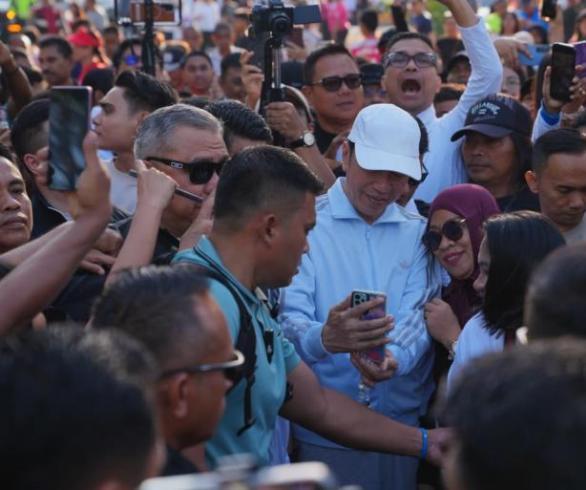 Jokowi Disambut Meriah di CFD Kupang, Warga: Bapak Kesayangan Pulang