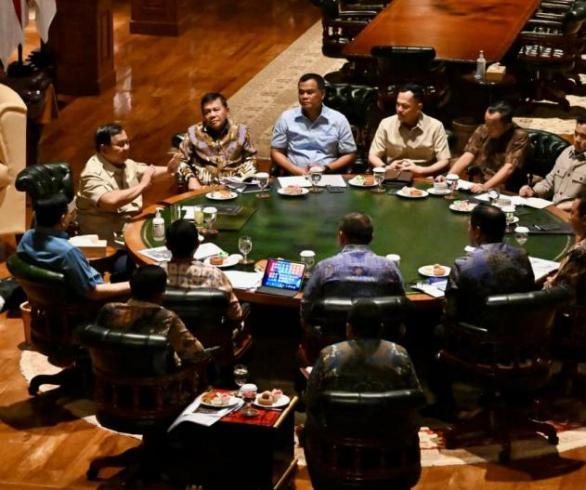 Prabowo Rapat Soal Karhutla Di Hambalang, Menhut Raja Juli Tak Ikut
