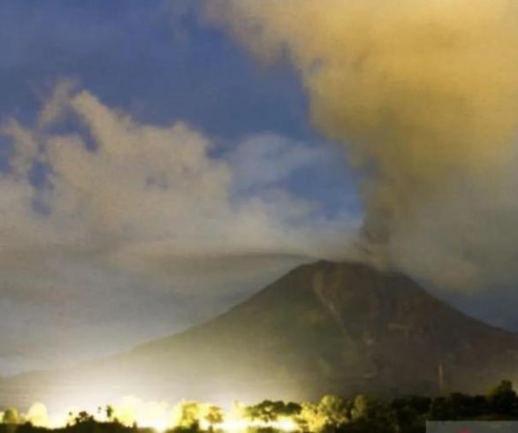 Gunung Sinabung Siaga, Pemkab Karo Evakuasi Warga Desa Kuta Tengah dan Payung