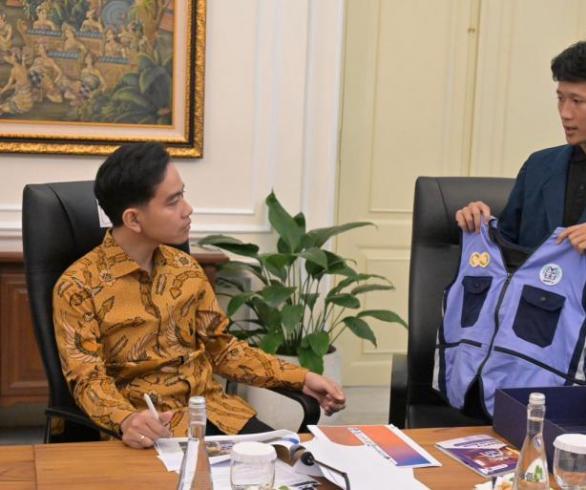 Terima Mahasiswa UB Pembuat Rompi Anti Tantrum, Gibran Dukung Inovasi Anak Muda