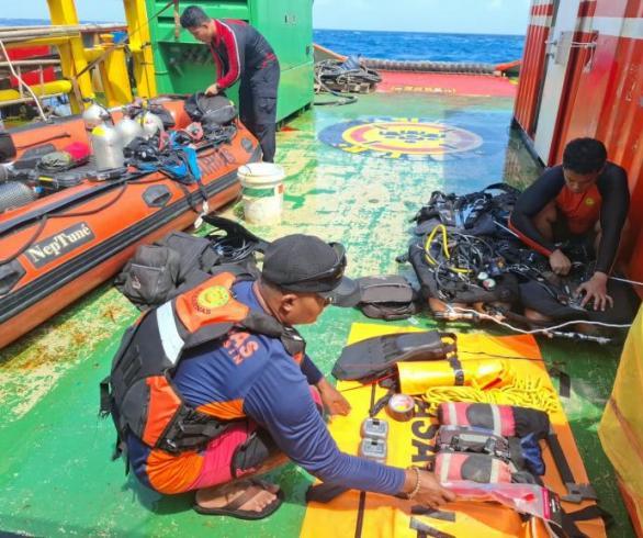 Cari Korban, 6 Penyelam Elite Basarnas Diterjunkan Sisir Bagian Dalam KM Virgo 8