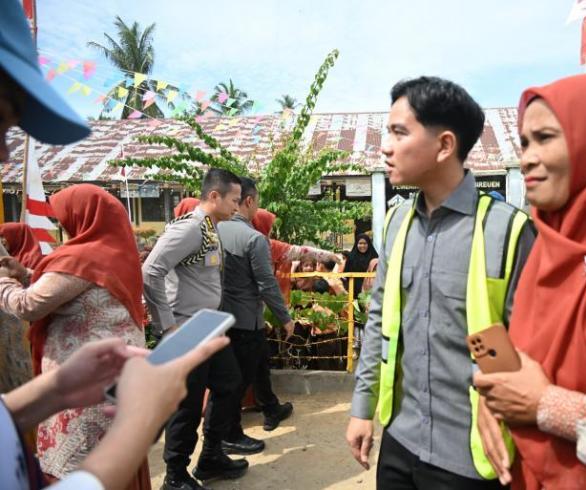 Spontan Singgah, Wapres Gibran Sapa Siswa Dan Cek Sekolah Terdampak Banjir