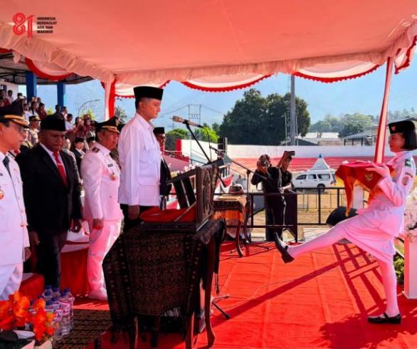 Di Tengah Penanganan Gempa, Menteri Dody Pimpin Upacara HUT RI di Ende