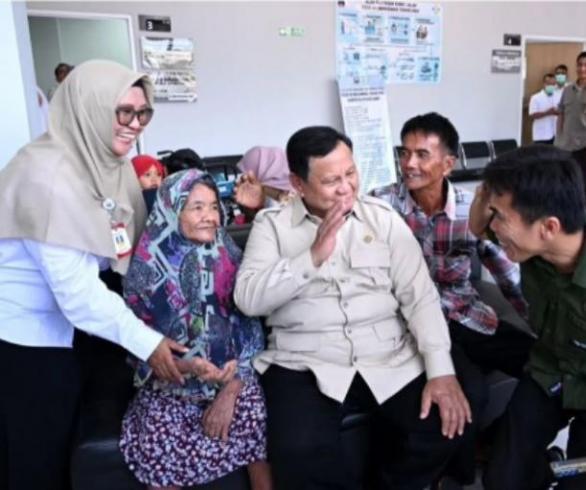 Momen Hangat di RSUD KH. Muhammad Thohir Krui, Prabowo Sapa & Doakan Pasien