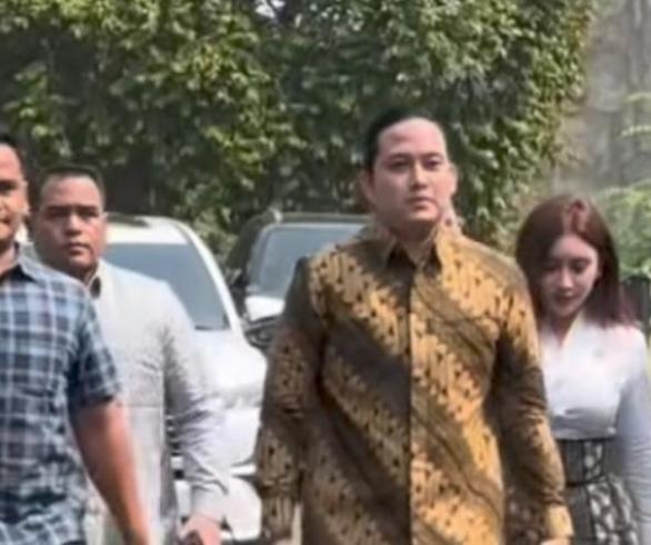 Sespri Prabowo Temui Jokowi Di Solo, Serahkan Undangan Pernikahan