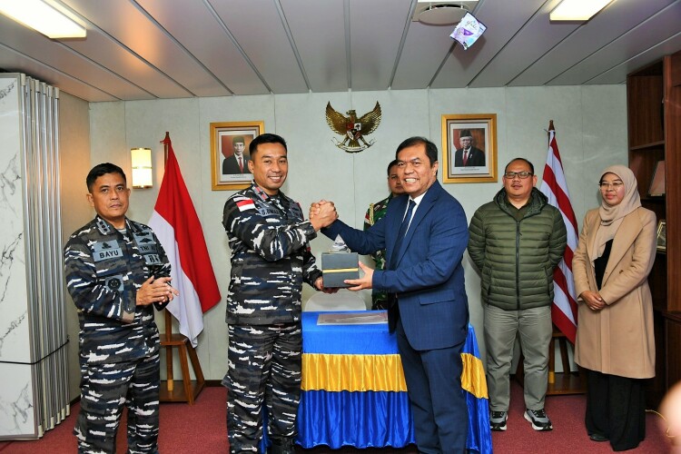 Bantu Gaza, KRI RJW-992 Tiba Di Mesir